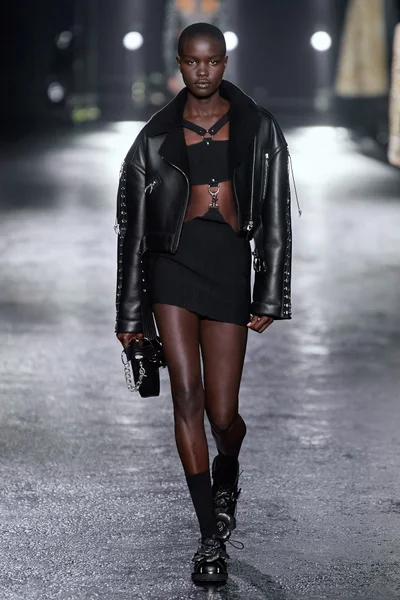 Look 10